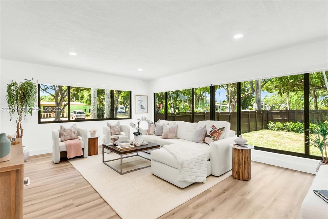 En Venta: $925,000 (4 camas, 3 baños, 2601 Pies cuadrados)