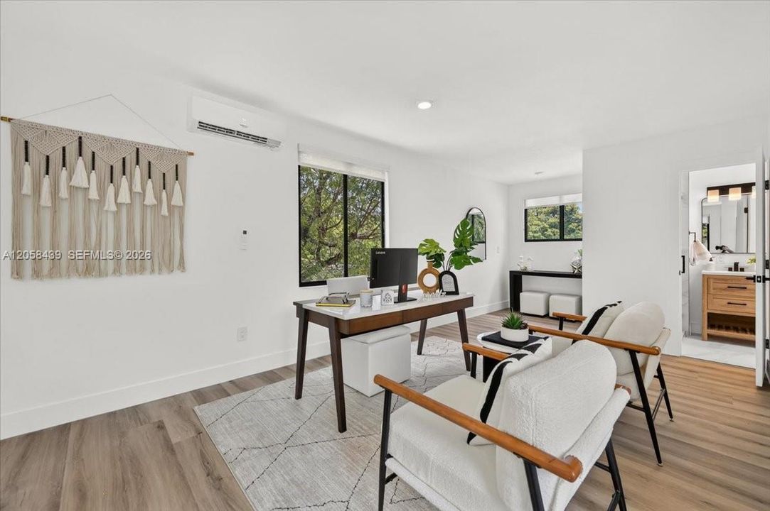 En Venta: $925,000 (4 camas, 3 baños, 2601 Pies cuadrados)