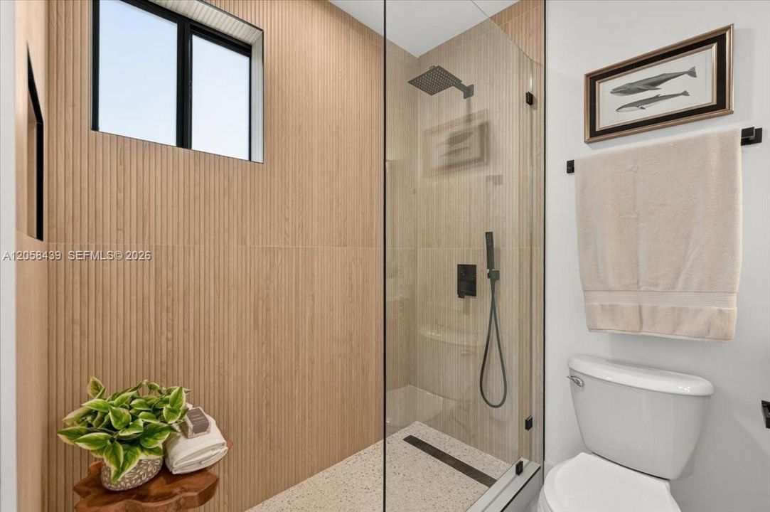 En Venta: $925,000 (4 camas, 3 baños, 2601 Pies cuadrados)