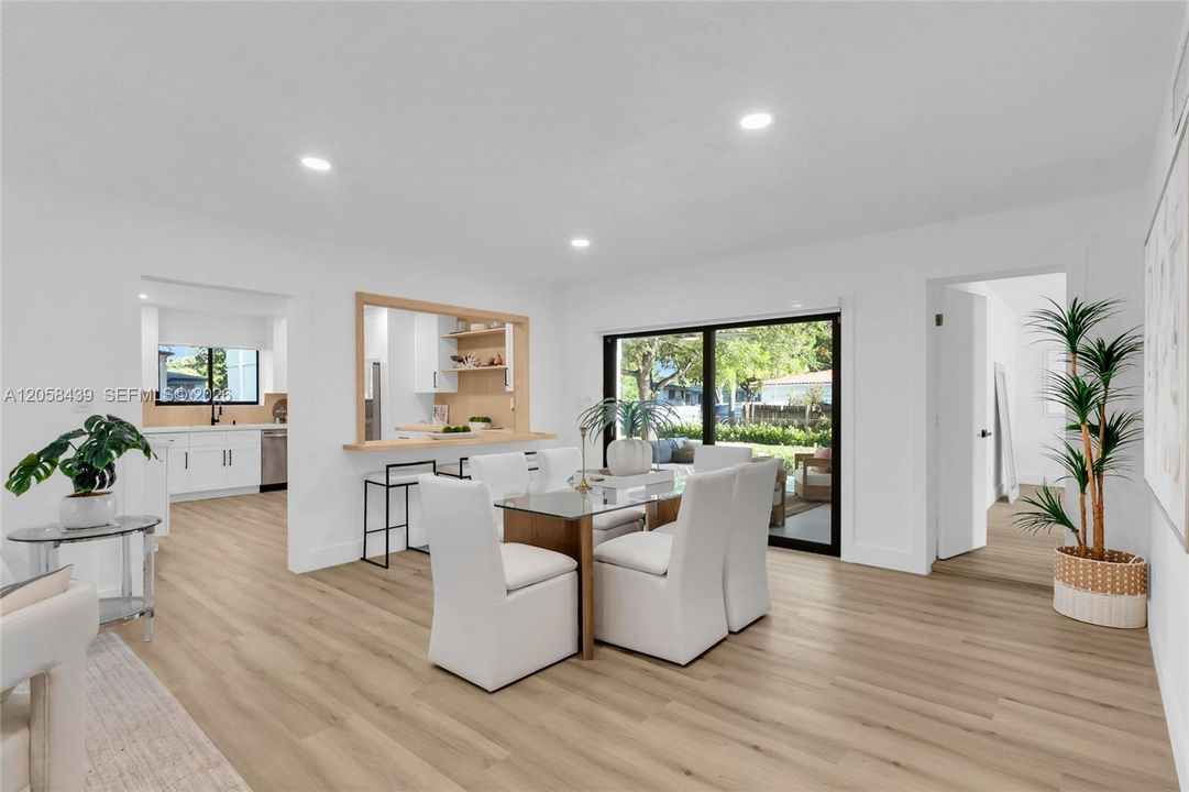 En Venta: $925,000 (4 camas, 3 baños, 2601 Pies cuadrados)
