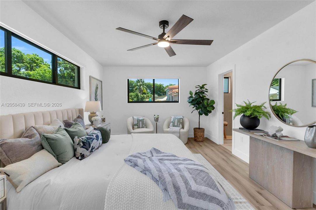 En Venta: $925,000 (4 camas, 3 baños, 2601 Pies cuadrados)