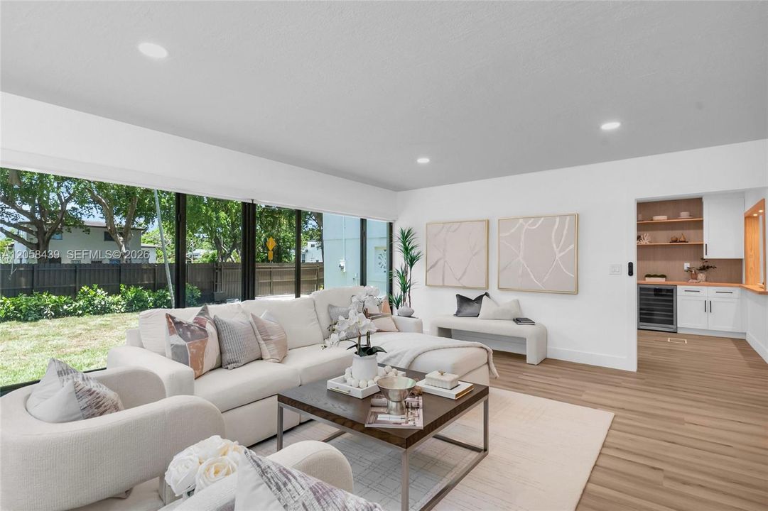 En Venta: $925,000 (4 camas, 3 baños, 2601 Pies cuadrados)