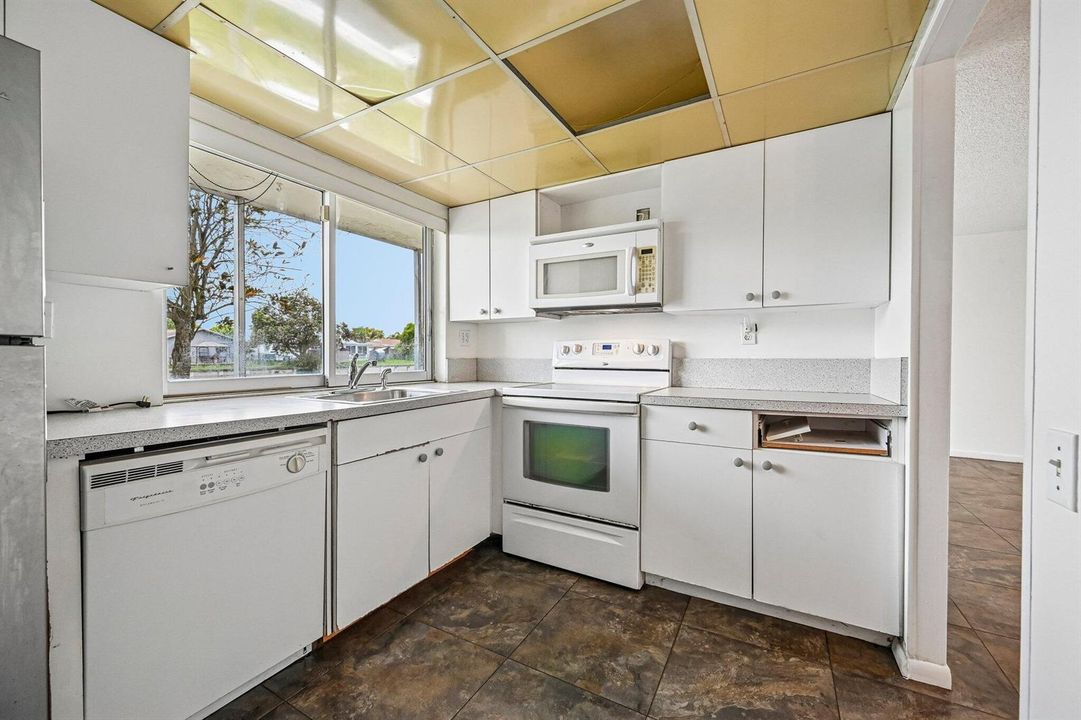 12-web-or-mls-Lime Bay Blvd 103-S2107-01