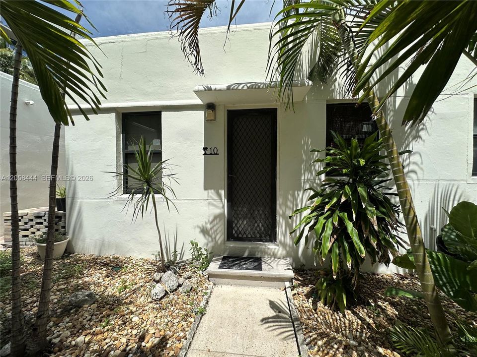 For Sale: $419,750 (1 beds, 1 baths, 504 Square Feet)