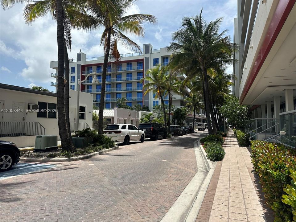 For Sale: $419,750 (1 beds, 1 baths, 504 Square Feet)