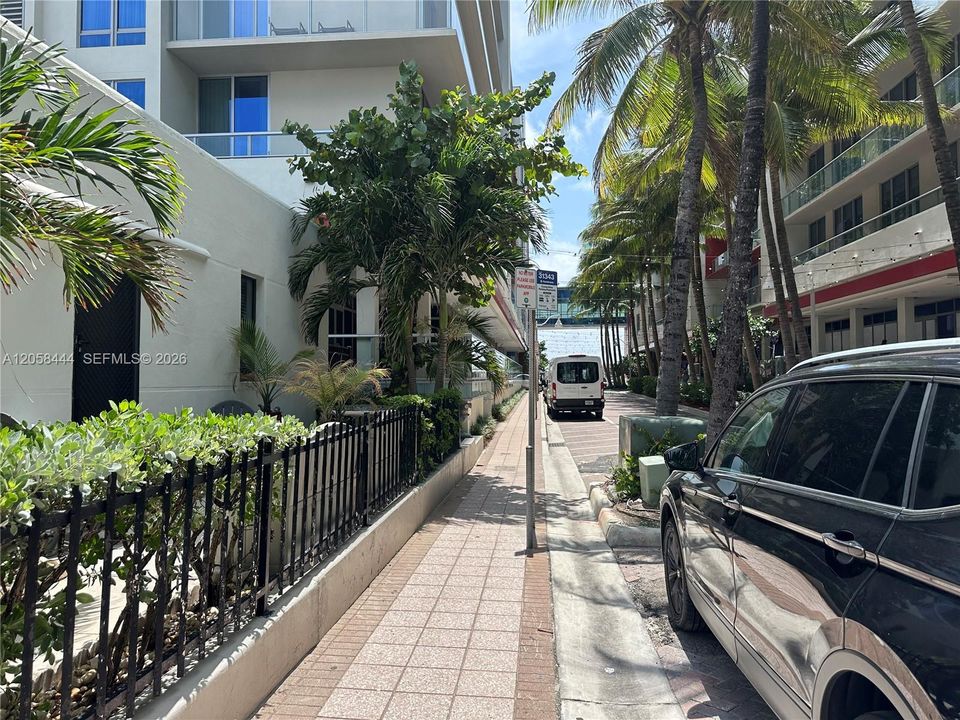 For Sale: $419,750 (1 beds, 1 baths, 504 Square Feet)