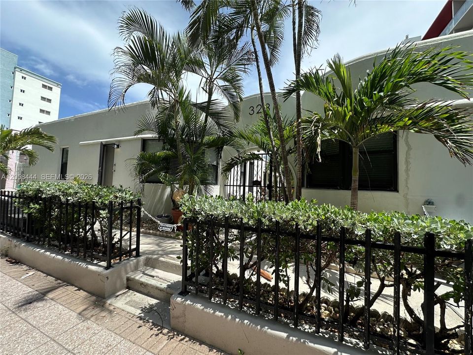 For Sale: $419,750 (1 beds, 1 baths, 504 Square Feet)