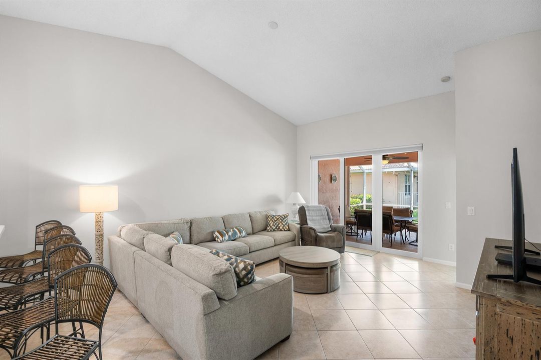 2473 S Coral Trace Cir