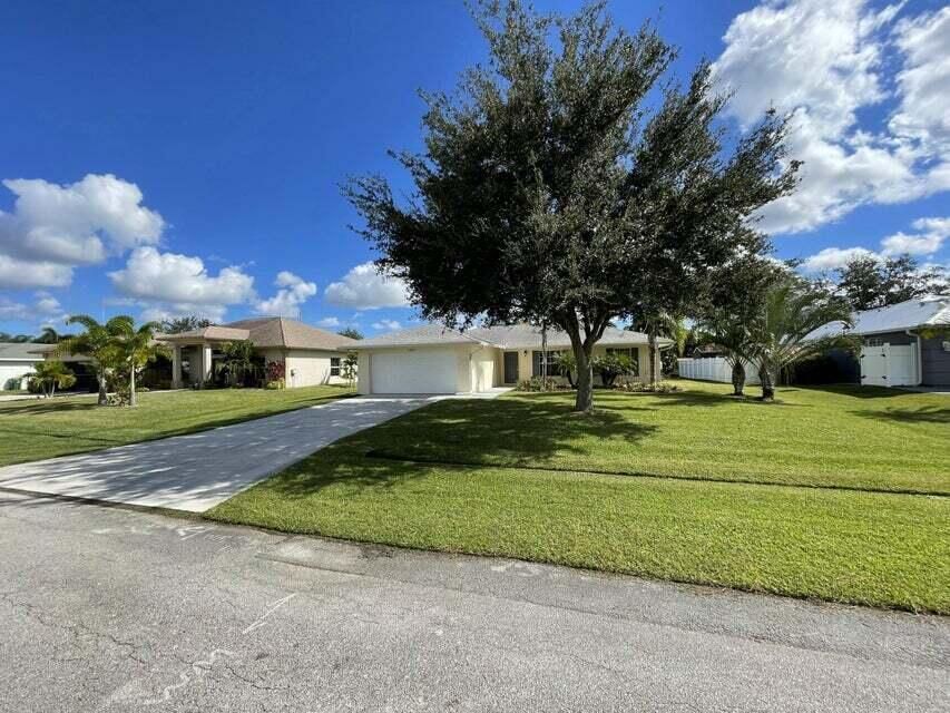 3661 SW Camastro St Front