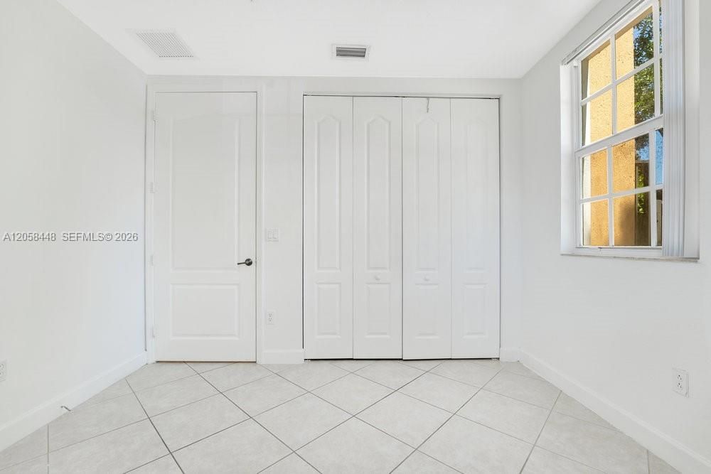 В аренду: $2,750 (2 спален, 2 ванн, 1040 Квадратных фут)