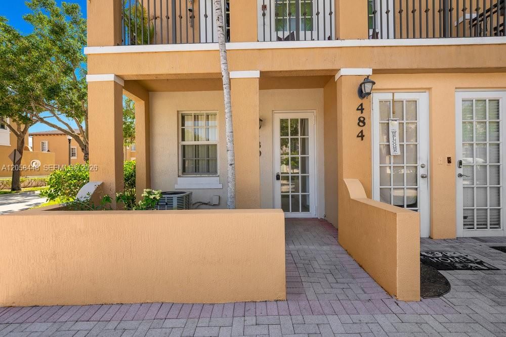 В аренду: $2,750 (2 спален, 2 ванн, 1040 Квадратных фут)