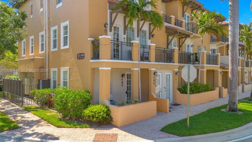 В аренду: $2,750 (2 спален, 2 ванн, 1040 Квадратных фут)