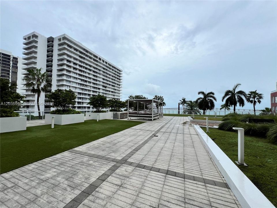 Activo con contrato: $997,000 (2 camas, 2 baños, 1640 Pies cuadrados)