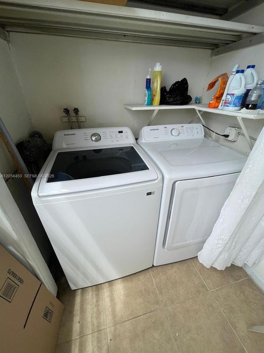 На продажу: $78,000 (2 спален, 2 ванн, 880 Квадратных фут)