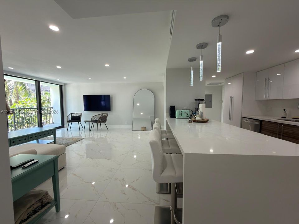 В аренду: $4,500 (2 спален, 2 ванн, 1100 Квадратных фут)