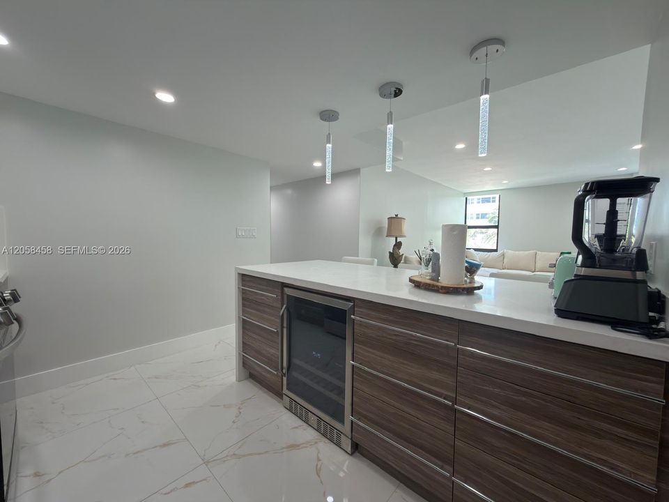 В аренду: $4,500 (2 спален, 2 ванн, 1100 Квадратных фут)
