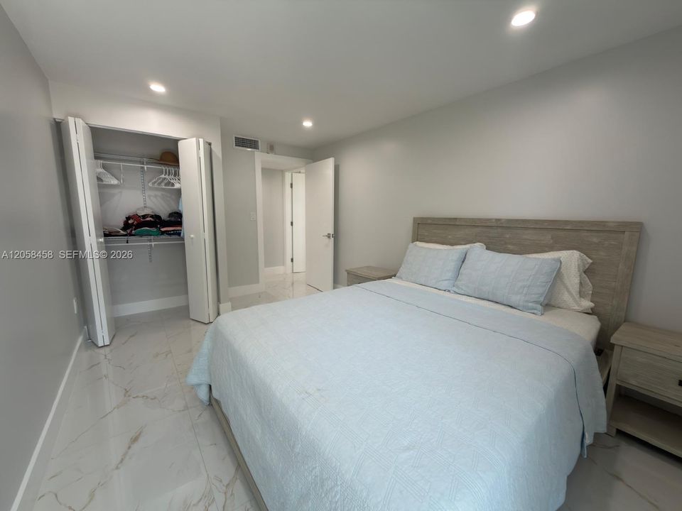 В аренду: $4,500 (2 спален, 2 ванн, 1100 Квадратных фут)