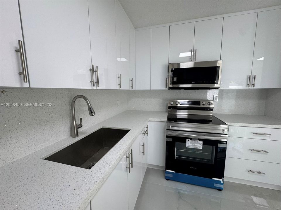 В аренду: $2,600 (2 спален, 1 ванн, 1022 Квадратных фут)