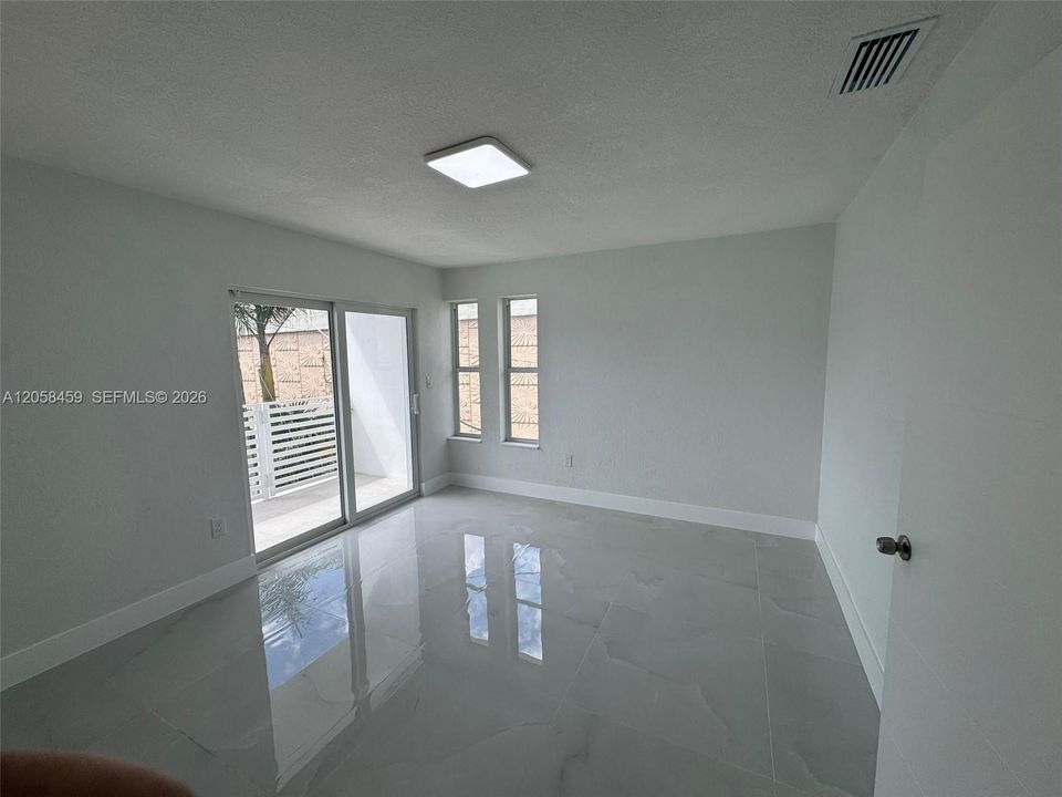 В аренду: $2,600 (2 спален, 1 ванн, 1022 Квадратных фут)