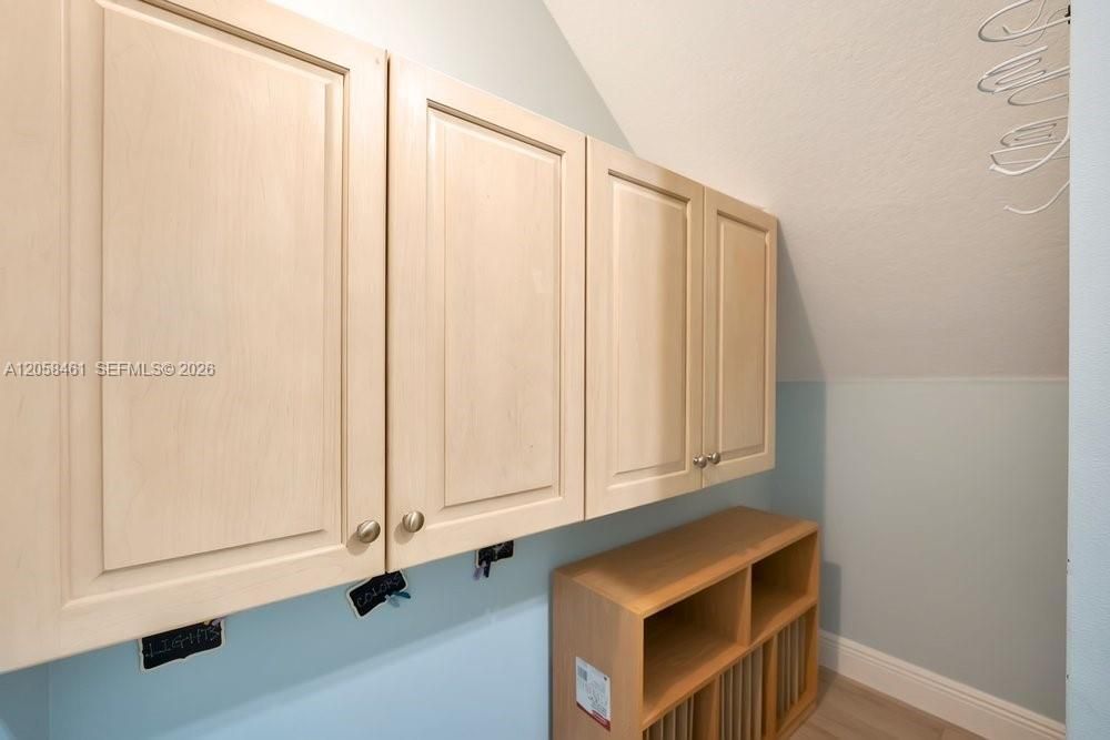 В аренду: $8,000 (6 спален, 4 ванн, 3894 Квадратных фут)