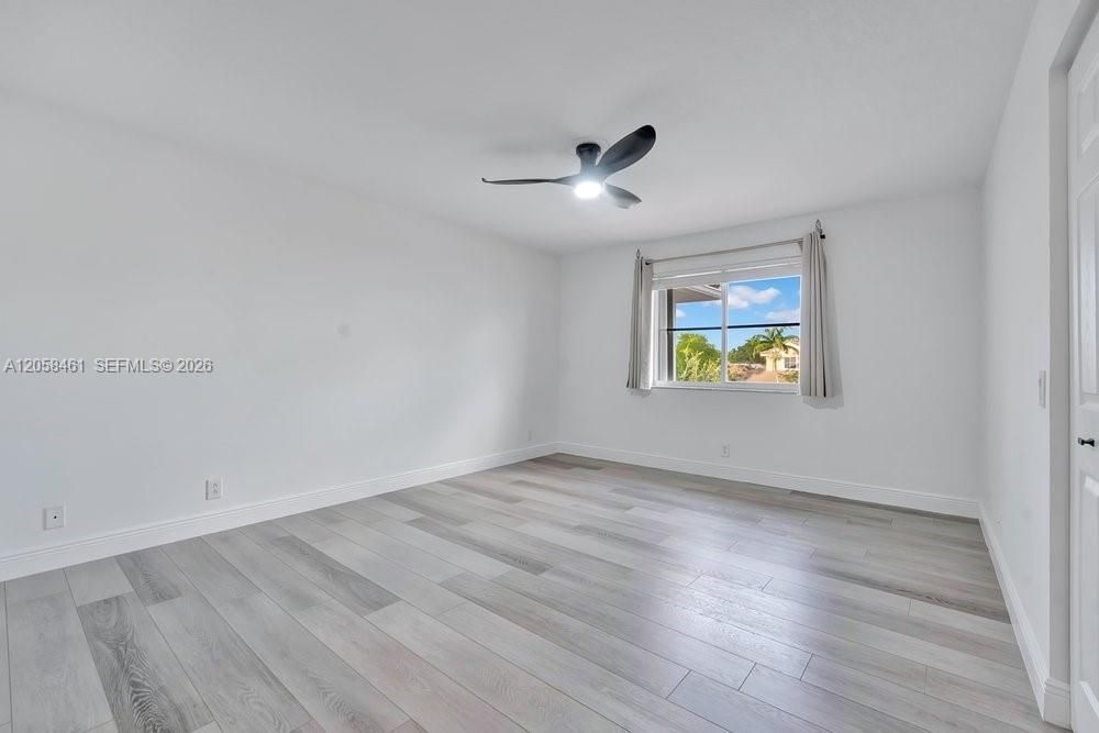 В аренду: $8,000 (6 спален, 4 ванн, 3894 Квадратных фут)
