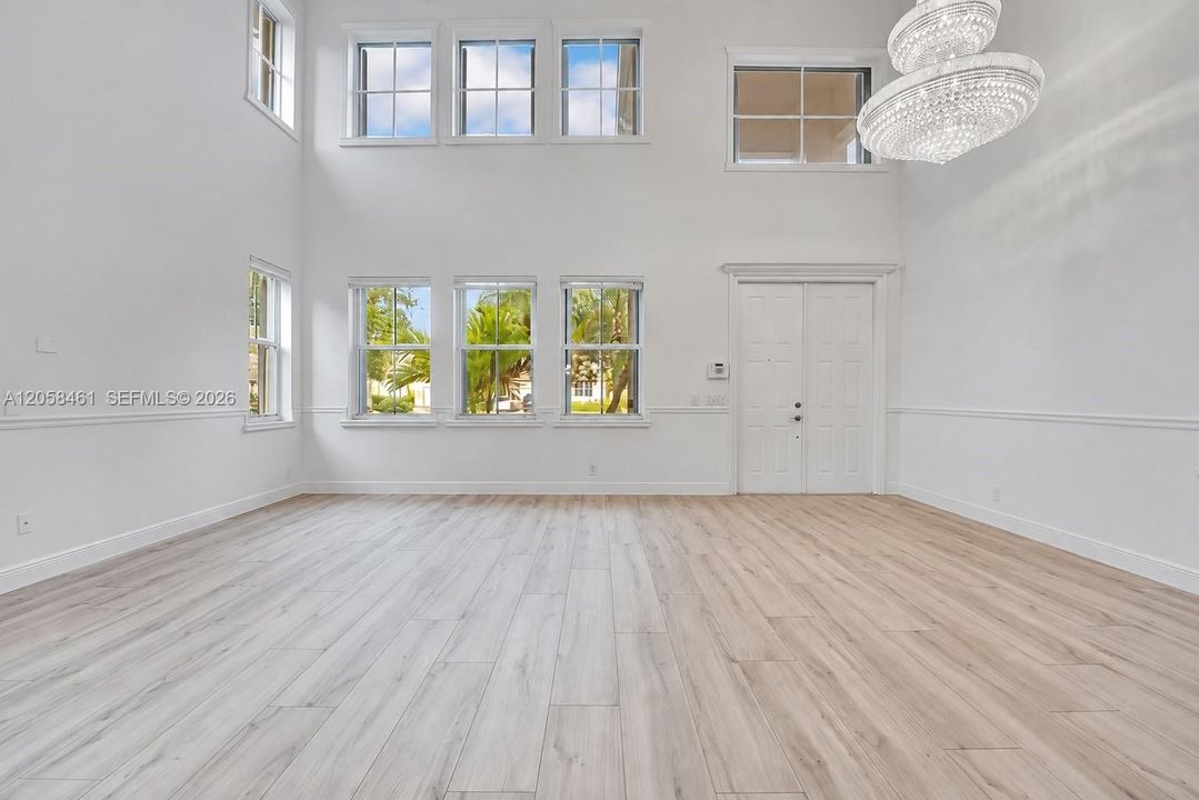 В аренду: $8,000 (6 спален, 4 ванн, 3894 Квадратных фут)