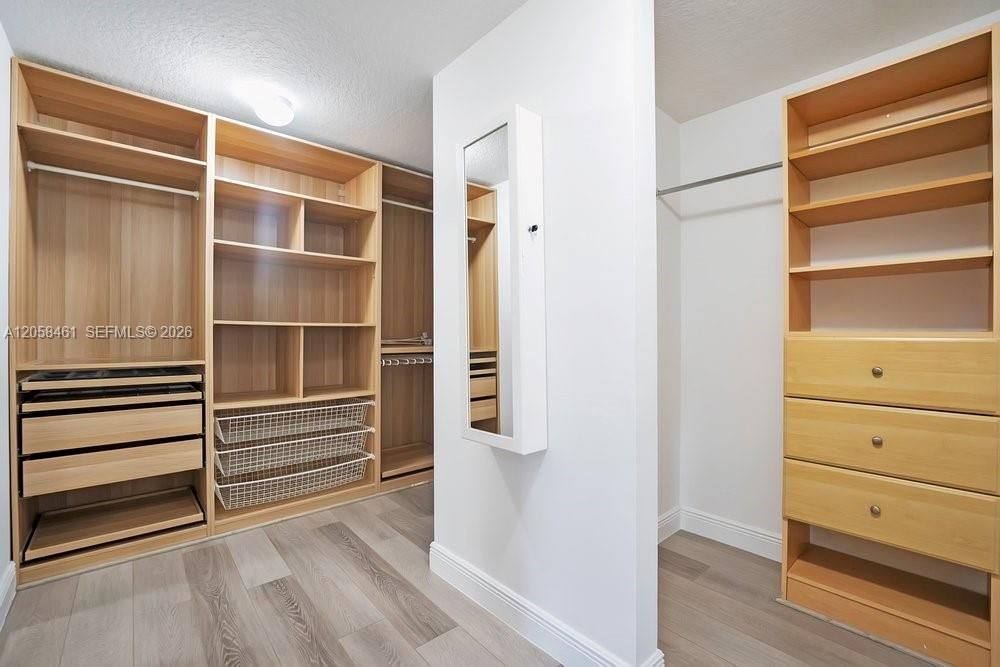 В аренду: $8,000 (6 спален, 4 ванн, 3894 Квадратных фут)