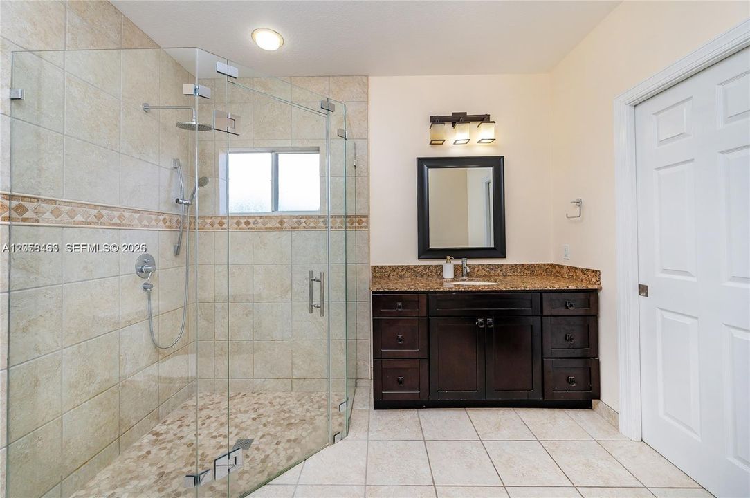 В аренду: $4,300 (4 спален, 2 ванн, 1845 Квадратных фут)
