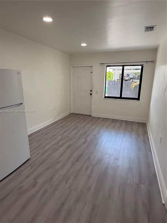 For Rent: $2,350 (2 beds, 1 baths, 3424 Square Feet)