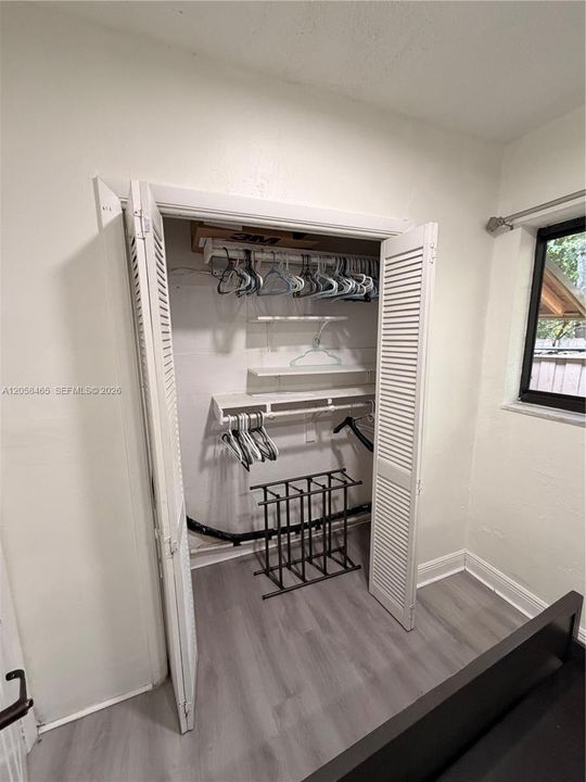 For Rent: $2,350 (2 beds, 1 baths, 3424 Square Feet)