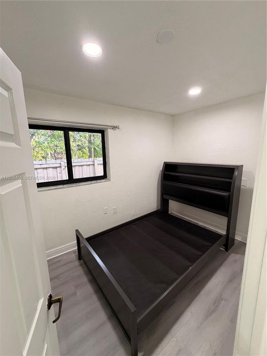 For Rent: $2,350 (2 beds, 1 baths, 3424 Square Feet)