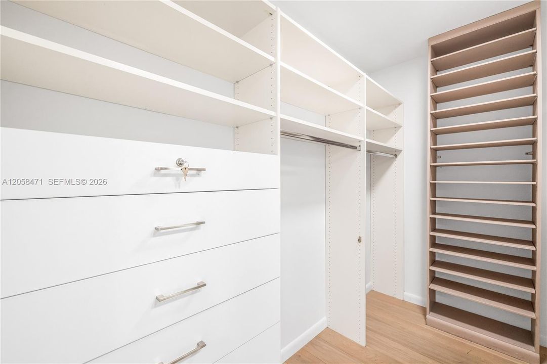 En Renta: $12,000 (3 camas, 3 baños, 2388 Pies cuadrados)