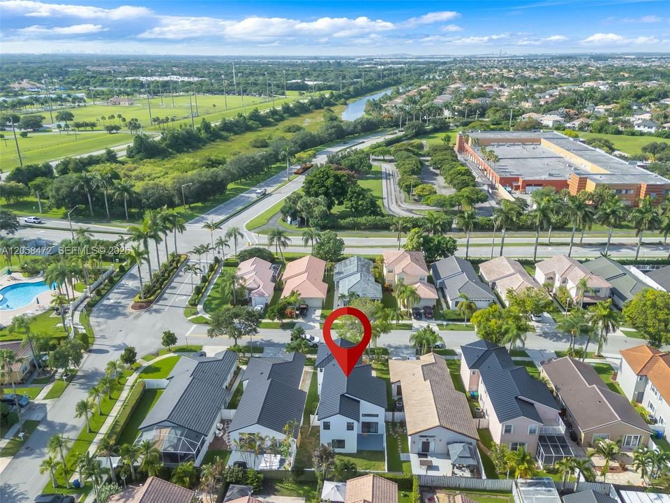 На продажу: $750,000 (4 спален, 2 ванн, 2347 Квадратных фут)