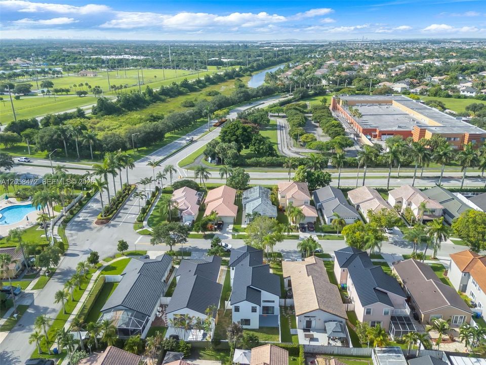 На продажу: $750,000 (4 спален, 2 ванн, 2347 Квадратных фут)