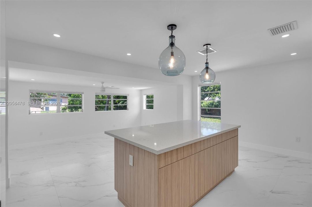 На продажу: $655,000 (4 спален, 3 ванн, 1558 Квадратных фут)