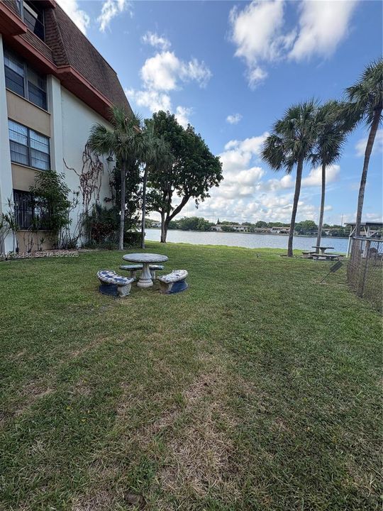 For Rent: $2,400 (2 beds, 2 baths, 1222 Square Feet)