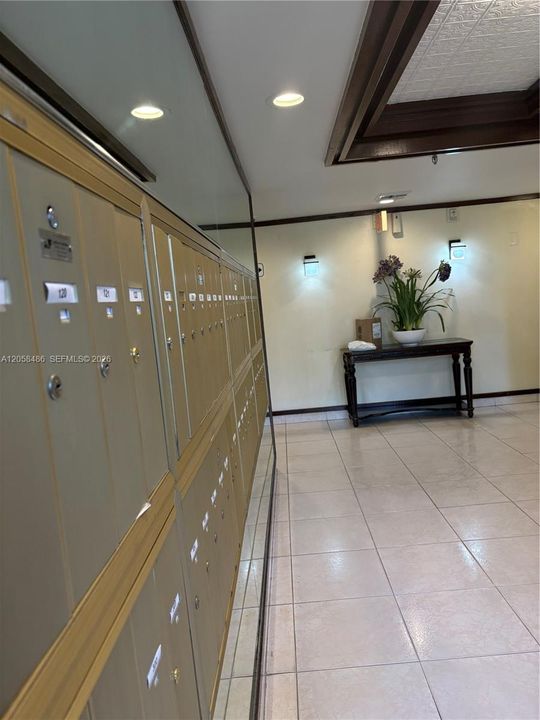 For Rent: $2,400 (2 beds, 2 baths, 1222 Square Feet)