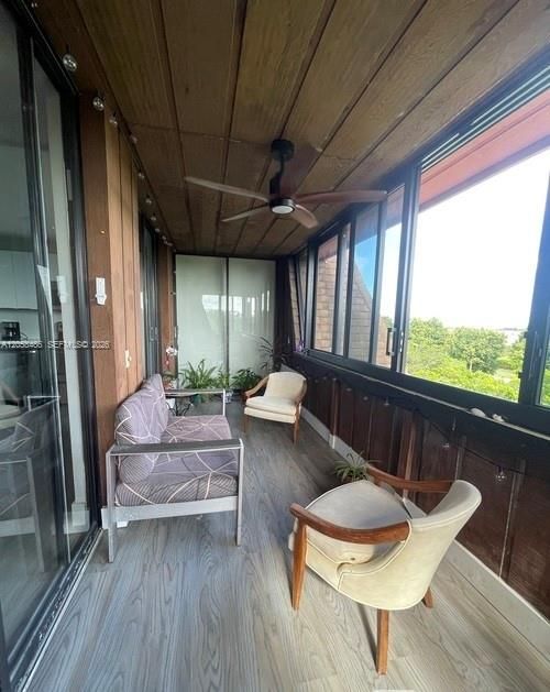 For Rent: $2,400 (2 beds, 2 baths, 1222 Square Feet)
