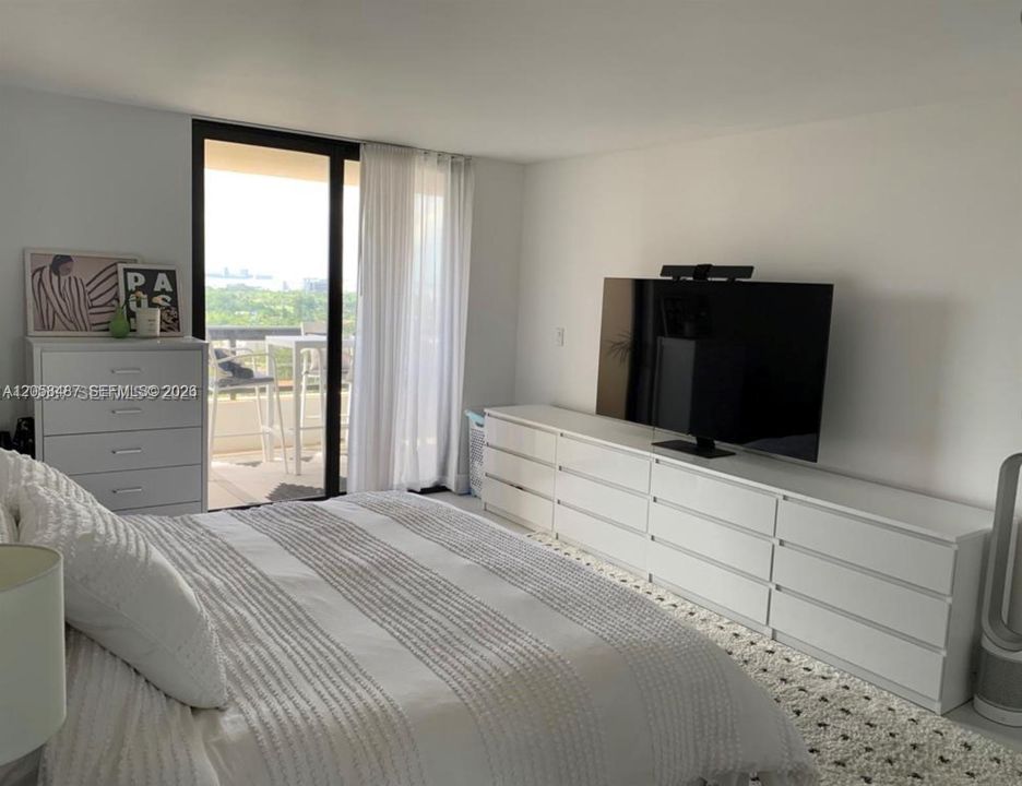 В аренду: $4,750 (2 спален, 2 ванн, 890 Квадратных фут)