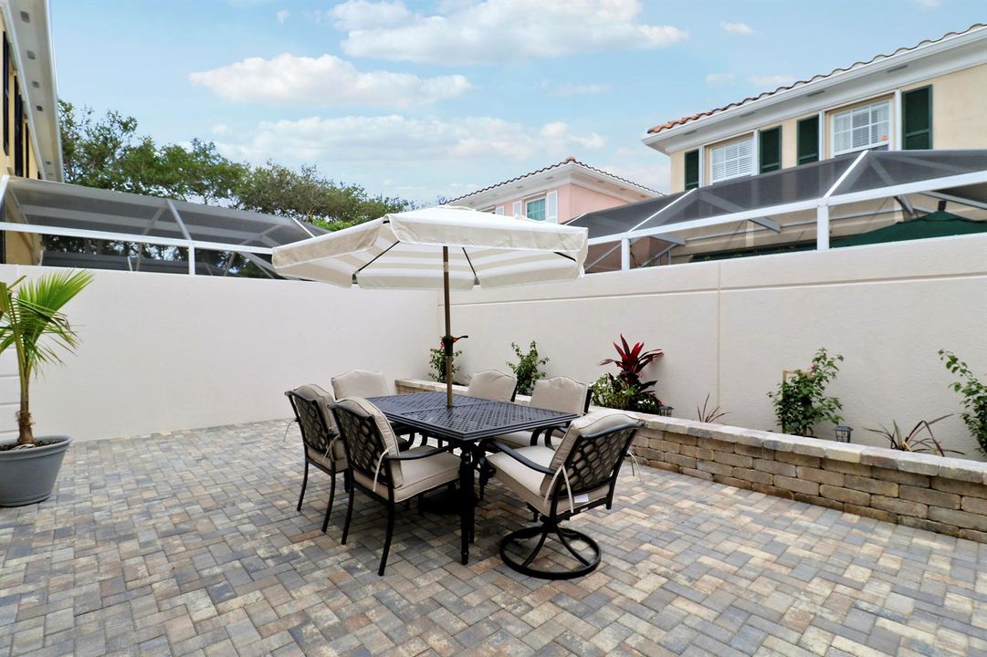 Beautiful Spacious Patio