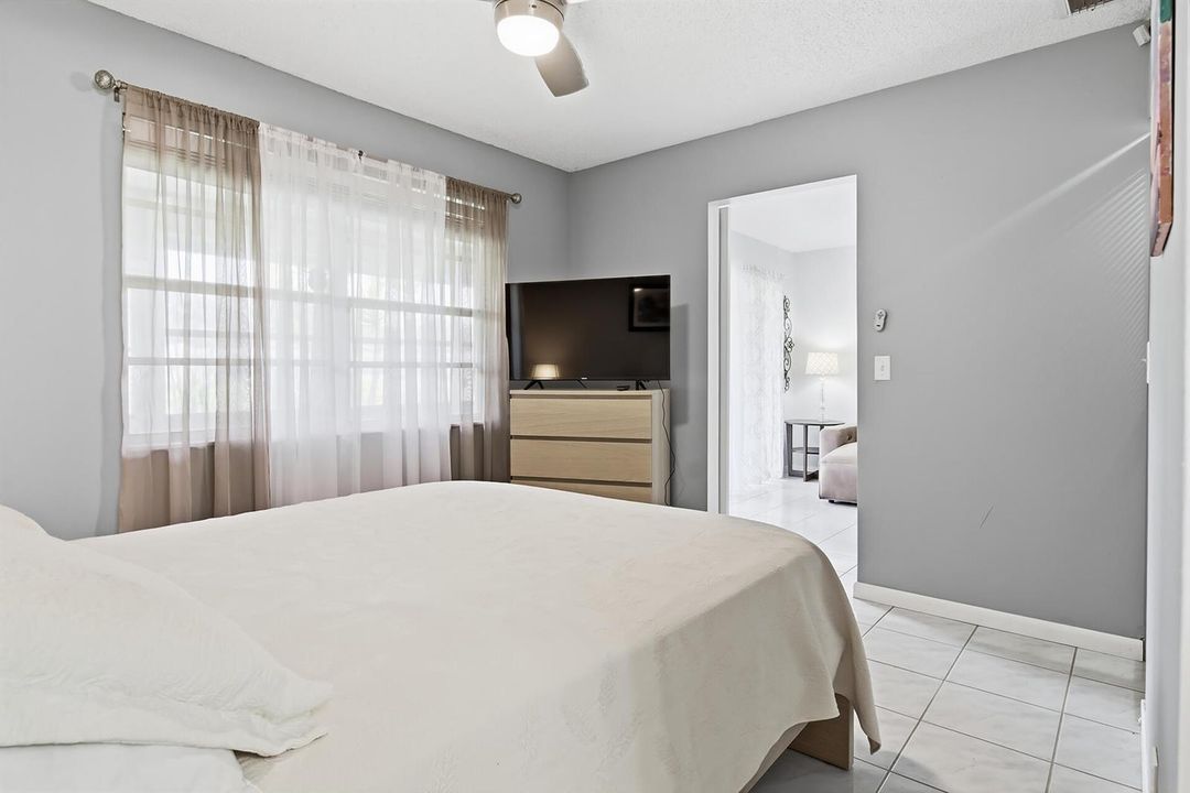 232-LAKE-MERYL-DRIVE-33411-024