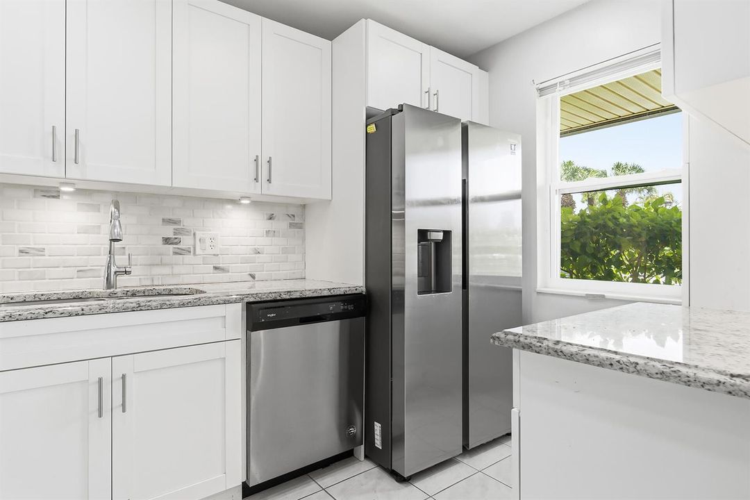 232-LAKE-MERYL-DRIVE-33411-014