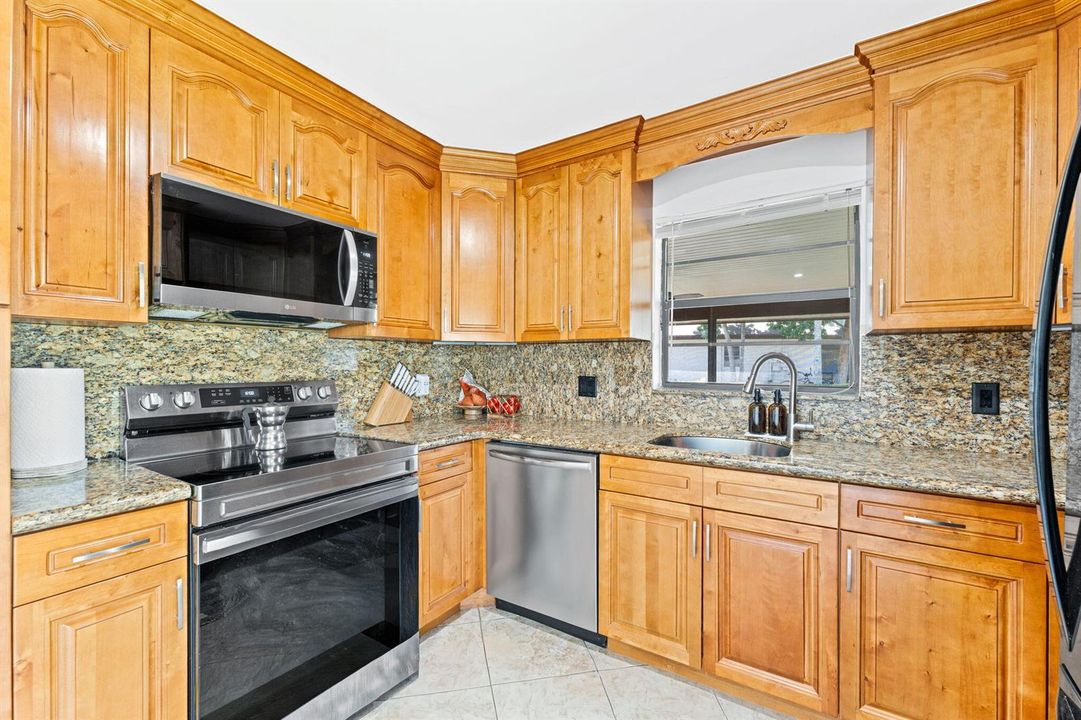 17-web-or-mls-7811 Beechfern Cir-17