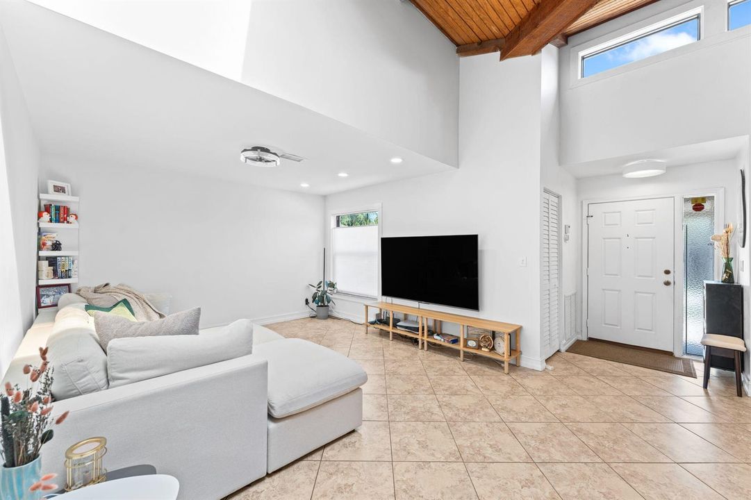 12-web-or-mls-7811 Beechfern Cir-12