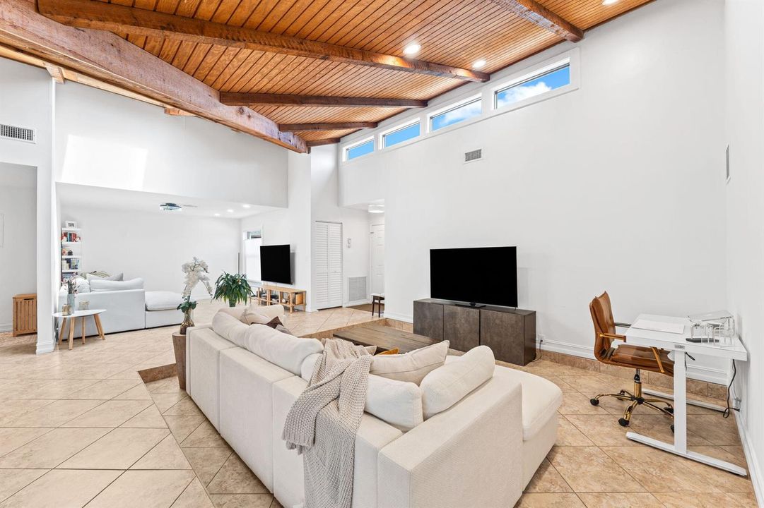 9-web-or-mls-7811 Beechfern Cir-9