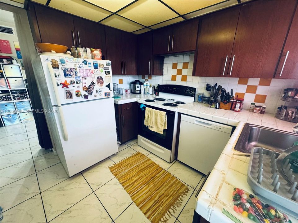 For Sale: $245,000 (2 beds, 2 baths, 1271 Square Feet)