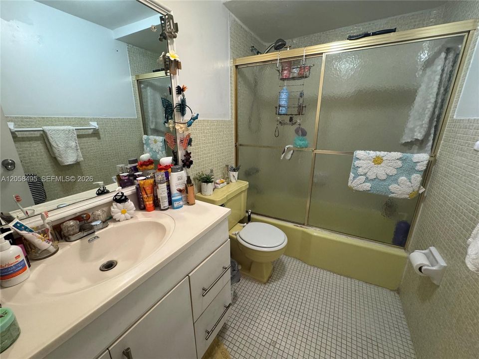 For Sale: $245,000 (2 beds, 2 baths, 1271 Square Feet)
