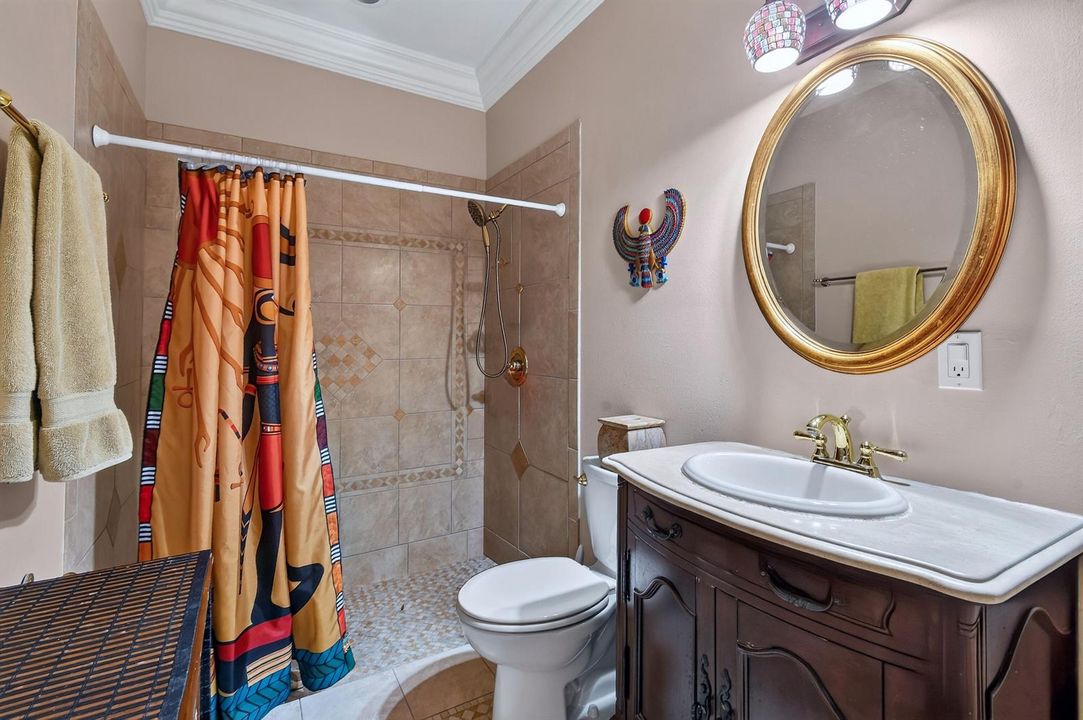 Full Bathroom 3