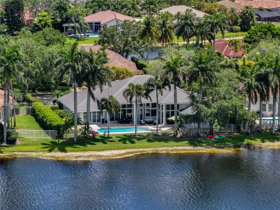 En Venta: $2,495,000 (6 camas, 5 baños, 4437 Pies cuadrados)