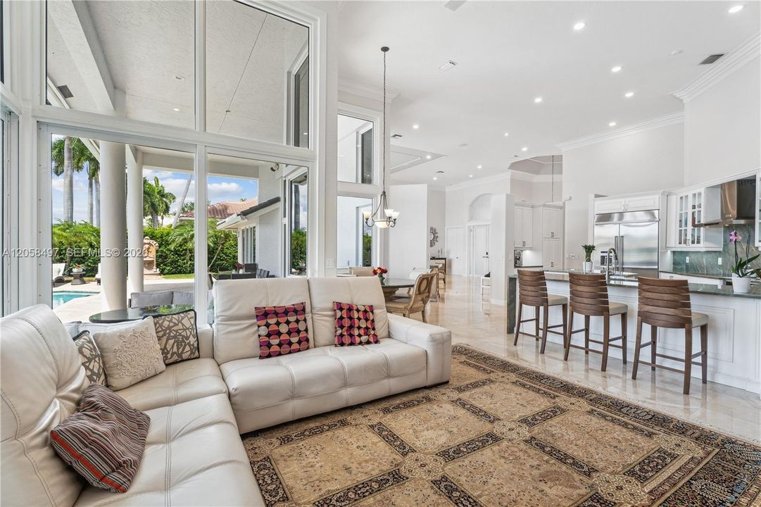 En Venta: $2,495,000 (6 camas, 5 baños, 4437 Pies cuadrados)